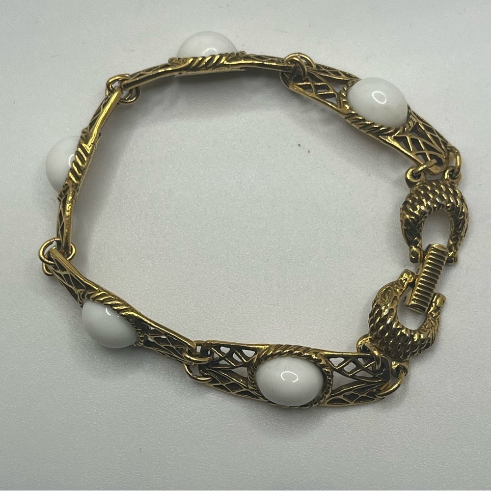 Goldette NY vintage white lucite gold tone link bracelet - Picture 3 of 6